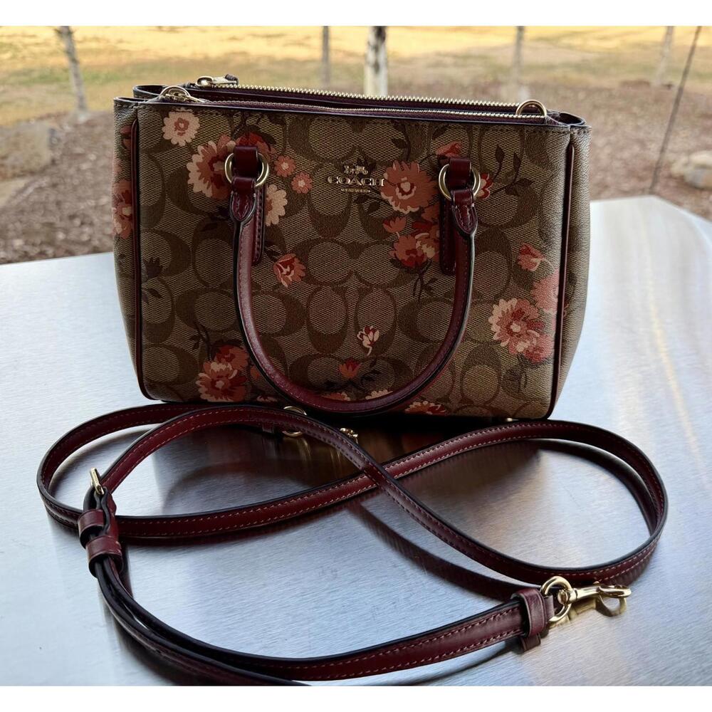 Coach Surrey Signature Canvas Pink Floral Print NWOT 12x9 - Picture 3 of 15